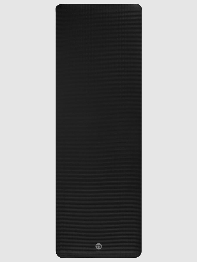 Textured surface of the black 10mm fitness mat